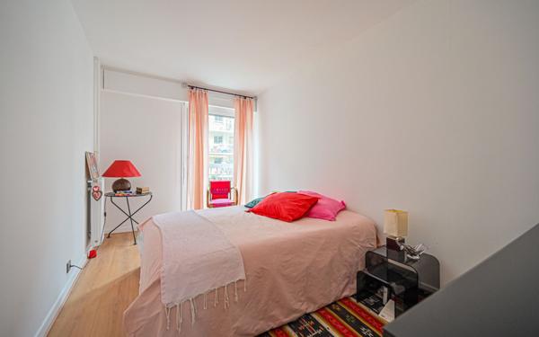 Appartement à vendre    3 pièces • 68,21 m2 Paris 20