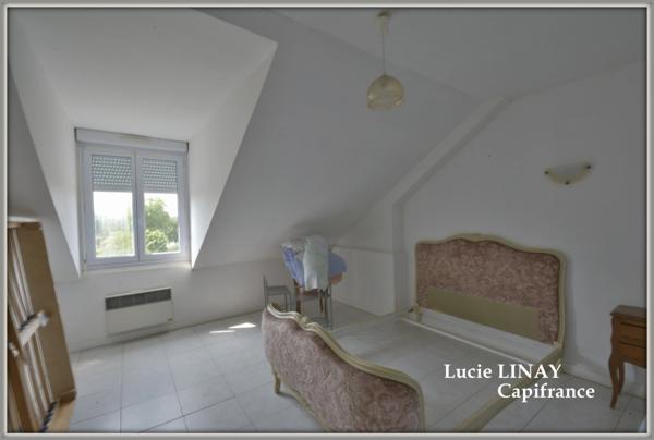 Ancien hôtel avec vue sur plan d'eau