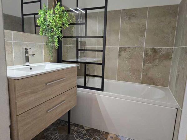 GRUISSAN PORT – T2 43m² RÉNOVÉ + PARKING – RARE