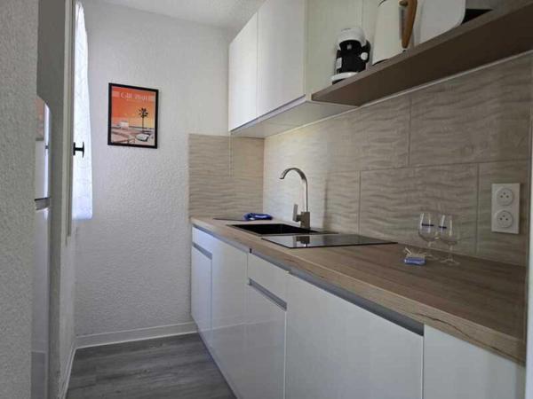 GRUISSAN PORT – T2 43m² RÉNOVÉ + PARKING – RARE