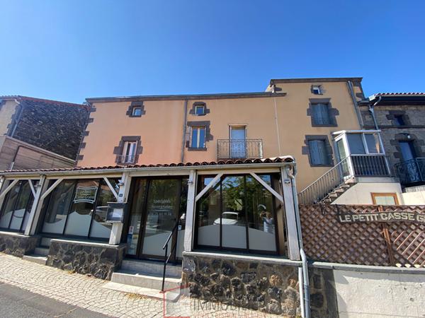 IMMEUBLE avec TERRASSES et PARKINGS