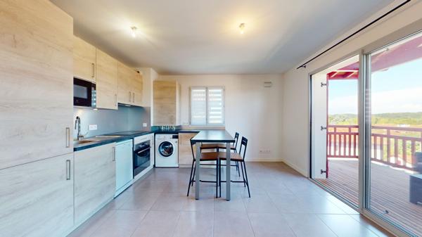 ARPANA T2 avec parking en sous sol et balcon avec vue montagnes à Ustaritz