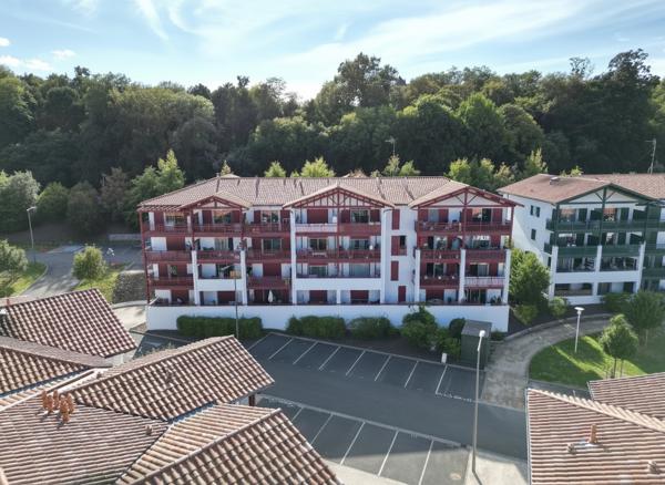 ARPANA T2 avec parking en sous sol et balcon avec vue montagnes à Ustaritz