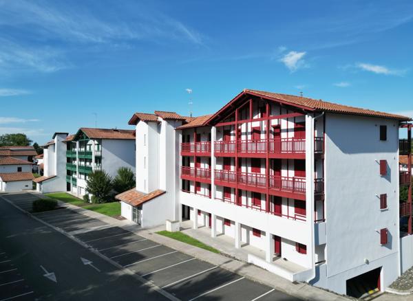ARPANA T2 avec parking en sous sol et balcon avec vue montagnes à Ustaritz