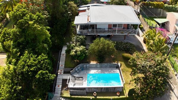 VILLA F6 DE PRESTIGE DE 153 M² AVEC PISCINE A FORT DE FRANCE