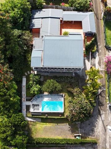 VILLA F6 DE PRESTIGE DE 153 M² AVEC PISCINE A FORT DE FRANCE