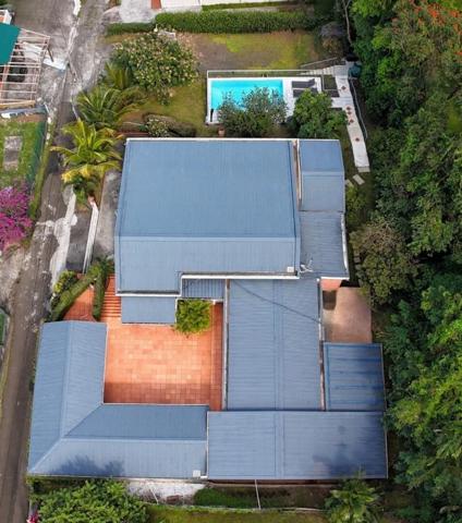 VILLA F6 DE PRESTIGE DE 153 M² AVEC PISCINE A FORT DE FRANCE