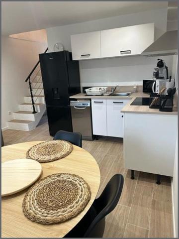 Grande maison et deux appartements terrain 24000m²