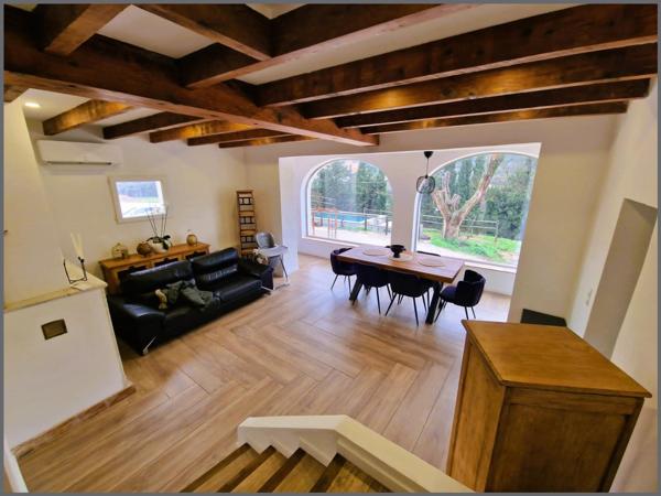 Grande maison et deux appartements terrain 24000m²