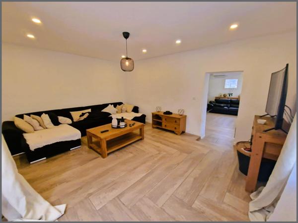 Grande maison et deux appartements terrain 24000m²