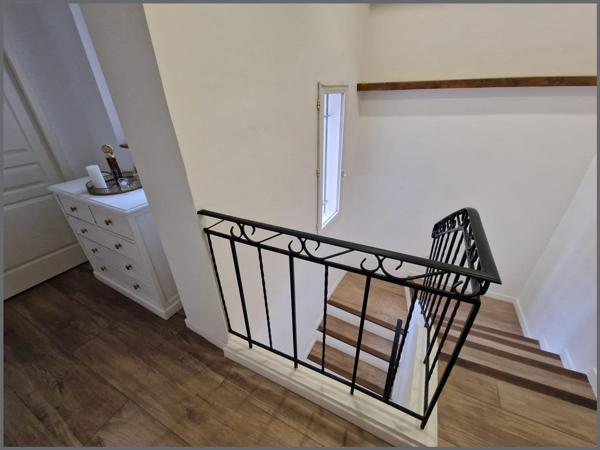 Grande maison et deux appartements terrain 24000m²