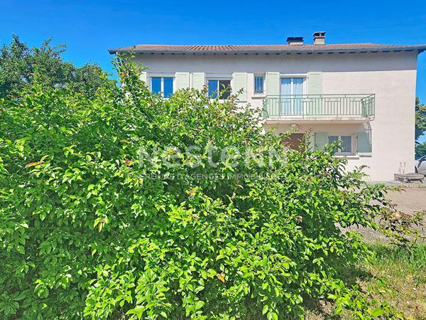 EXCLUSIVITE ! CENTRE RETOURNAC  MAISON TRADITIONNELLE avec 4 chambres sur1300 M2 DE TERRAIN avec double garage