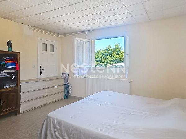 EXCLUSIVITE ! CENTRE RETOURNAC  MAISON TRADITIONNELLE avec 4 chambres sur1300 M2 DE TERRAIN avec double garage