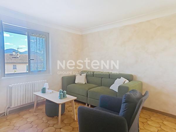 EXCLUSIVITE ! CENTRE RETOURNAC  MAISON TRADITIONNELLE avec 4 chambres sur1300 M2 DE TERRAIN avec double garage