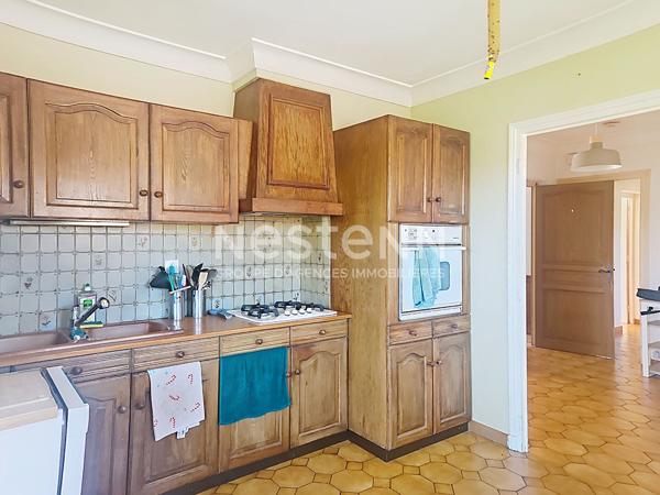 EXCLUSIVITE ! CENTRE RETOURNAC  MAISON TRADITIONNELLE avec 4 chambres sur1300 M2 DE TERRAIN avec double garage