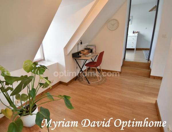 Maison sans travaux avec jardin, terrasse et garage à Rostrenen
