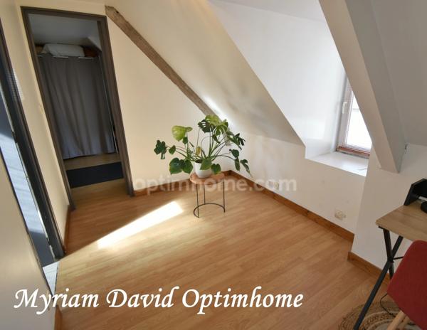 Maison sans travaux avec jardin, terrasse et garage à Rostrenen