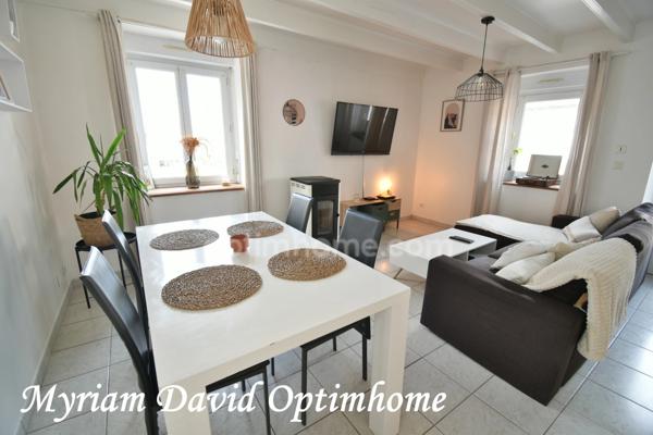 Maison sans travaux avec jardin, terrasse et garage à Rostrenen