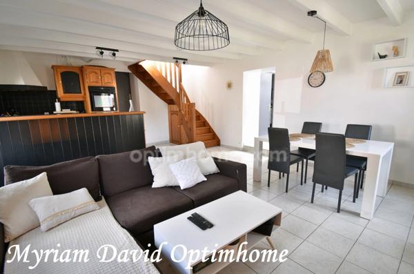 Maison sans travaux avec jardin, terrasse et garage à Rostrenen