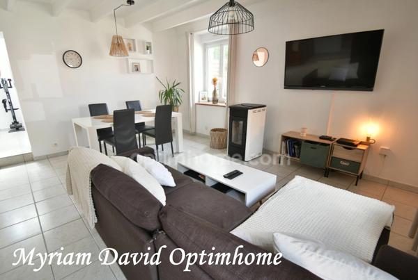 Maison sans travaux avec jardin, terrasse et garage à Rostrenen