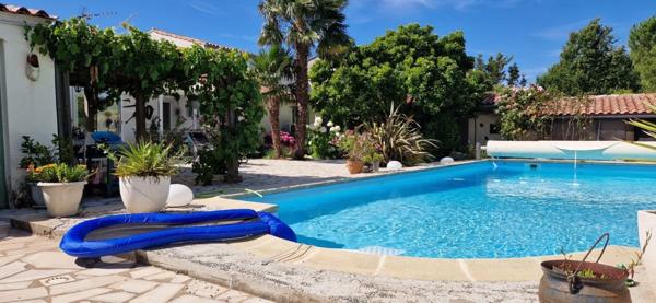 MARANS (17230 ) - MAISON - PISCINE CHAUFFÉE - DÉPENDANCES - TERRAIN - ÉTANG