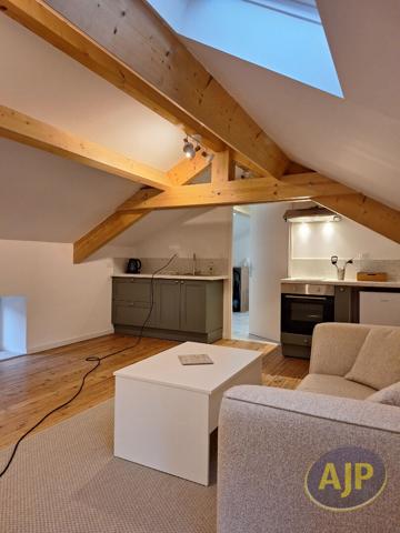 Appartement à louer Pons : 2 pièces, 30m² avec 1 chambre(s) à 530€ - AJP Immobilier Pons