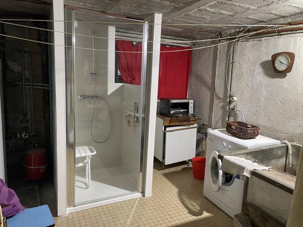 Maison T7 en pierre sur sous-sol complet avec 816m² de terrain