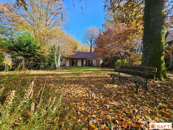 Plain-pied lumineux avec terrasse Sud/Ouest dans un cadre naturel privilégié.