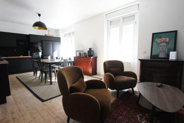 COLOCATION - UN VASTE APPARTEMENT ENTIÈREMENT RÉNOVÉ À DIX MINUTES DE L'HYPER-CENTRE. -