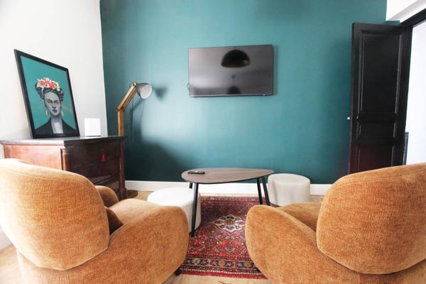 COLOCATION - UN VASTE APPARTEMENT ENTIÈREMENT RÉNOVÉ À DIX MINUTES DE L'HYPER-CENTRE. -