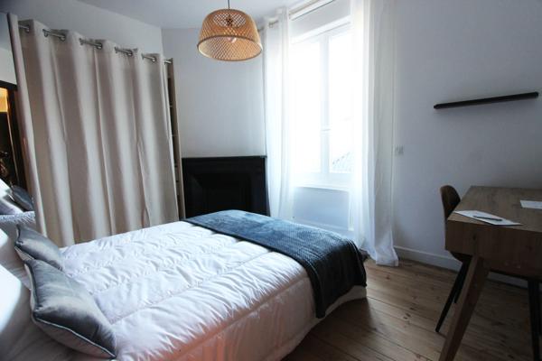 COLOCATION - UN VASTE APPARTEMENT ENTIÈREMENT RÉNOVÉ À DIX MINUTES DE L'HYPER-CENTRE. -
