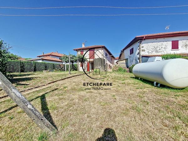Garris (64120) Ensemble immobilier composé de 2 maisons