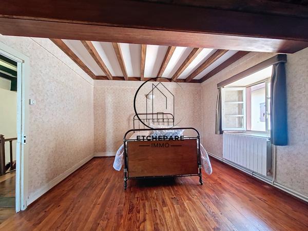 Garris (64120) Ensemble immobilier composé de 2 maisons