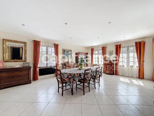 Maison 212 m2 à Fondettes proche du centre ville, 7 chambres