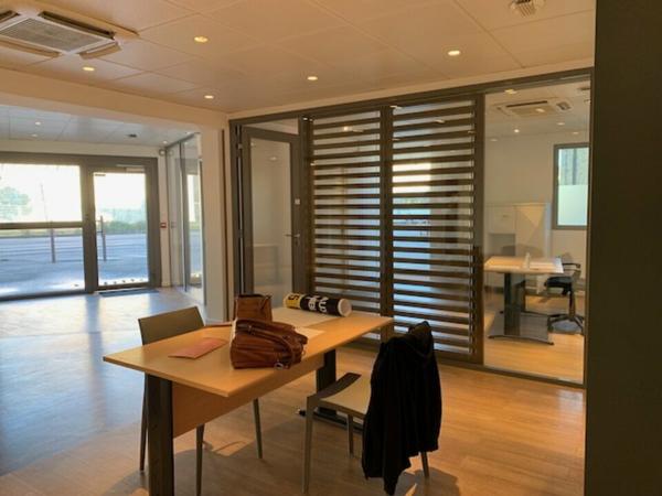 Bureaux à louer à Avignon rez-de-chaussée avec vitrine et parking sous-sol