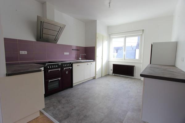 UNE MAISON RÉNOVÉE DANS LE QUARTIER DE MANOIR DES SALLES. -
