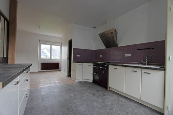 UNE MAISON RÉNOVÉE DANS LE QUARTIER DE MANOIR DES SALLES. -