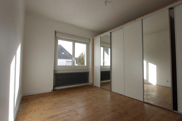 UNE MAISON RÉNOVÉE DANS LE QUARTIER DE MANOIR DES SALLES. -