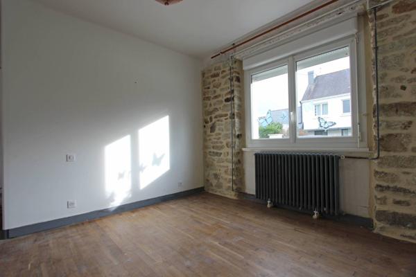 UNE MAISON RÉNOVÉE DANS LE QUARTIER DE MANOIR DES SALLES. -