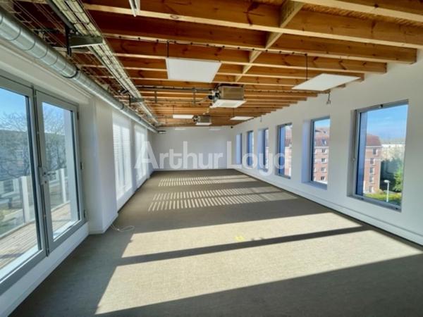 Bureaux à louer à Lille - Plateaux neufs style loft industriel - Terrasses et climatisation