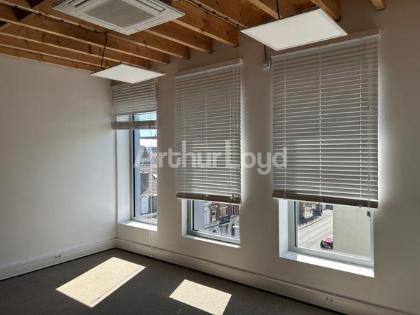 Bureaux à louer à Lille - Plateaux neufs style loft industriel - Terrasses et climatisation