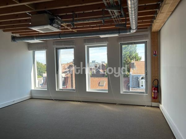 Bureaux à louer à Lille - Plateaux neufs style loft industriel - Terrasses et climatisation