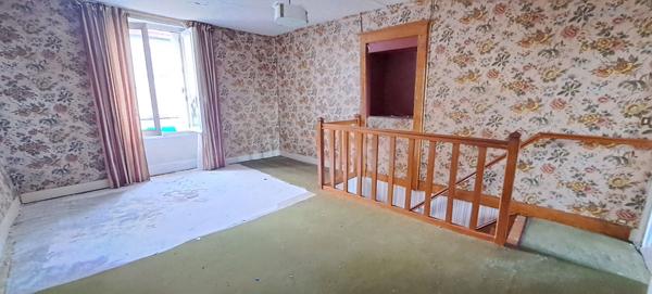 Appartement triplex à vendre à Étampes - 3 pièces avec terrasse et cave