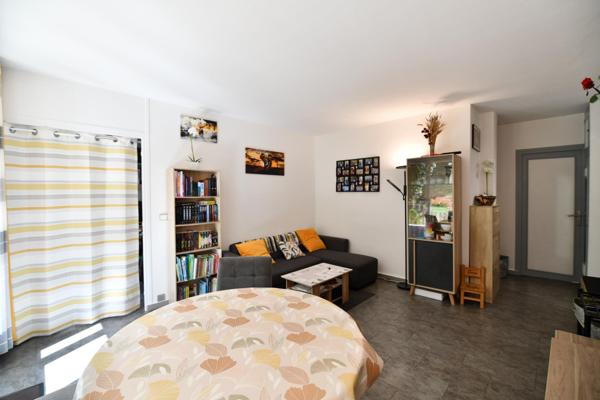 Bel appartement de quatre pièces dans une résidence familiale et verdoyante!