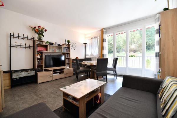 Bel appartement de quatre pièces dans une résidence familiale et verdoyante!