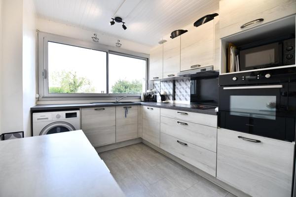 Bel appartement de quatre pièces dans une résidence familiale et verdoyante!