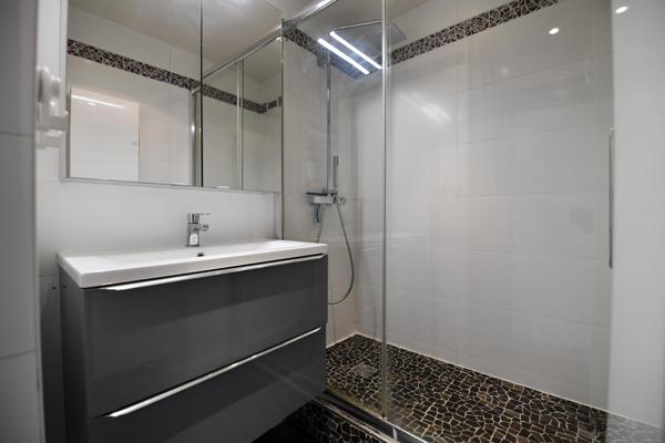 Bel appartement de quatre pièces dans une résidence familiale et verdoyante!