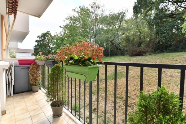 Bel appartement de quatre pièces dans une résidence familiale et verdoyante!