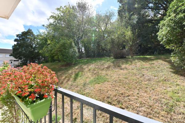 Bel appartement de quatre pièces dans une résidence familiale et verdoyante!