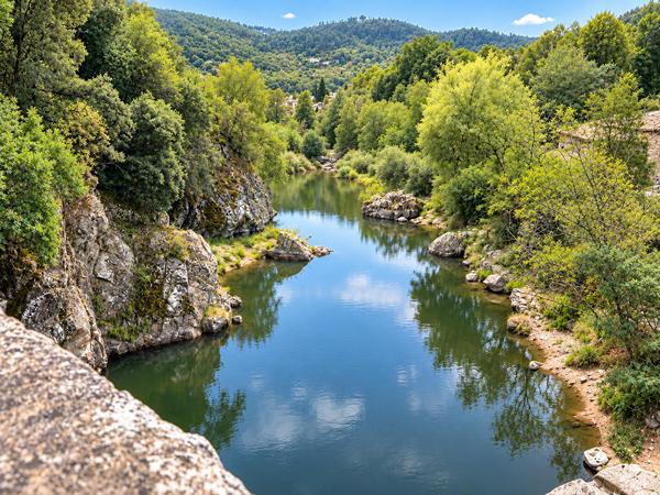 Maison rénovée avec appartement indépendant proche de la rivière
